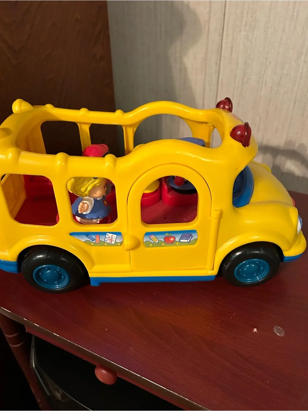 Fisher-Price Yellow Little People Smile-Faced School Bus with Figures